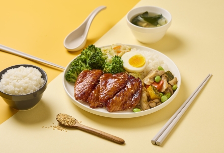 來點蒲燒鯛魚喔！